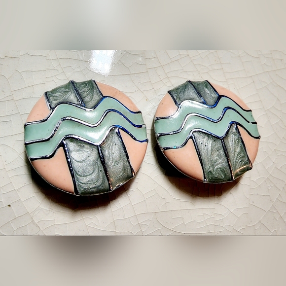 1980s pastel pink green cloisonne zigzag pattern clip on earrings - Picture 3 of 7